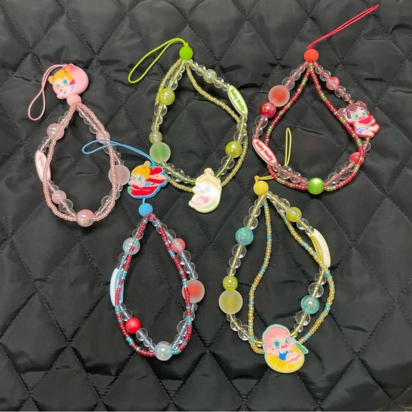 Pop Mart Baby Molly Phone Charm - Lemon Variant - Picture 3 of 3